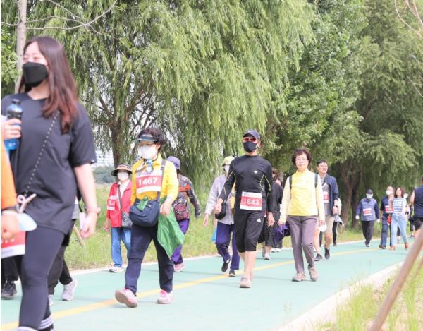 영등포구, '가을이 오는 길, 안양천을 걷자' … 구민 건강 걷기대회 개최 기사 이미지