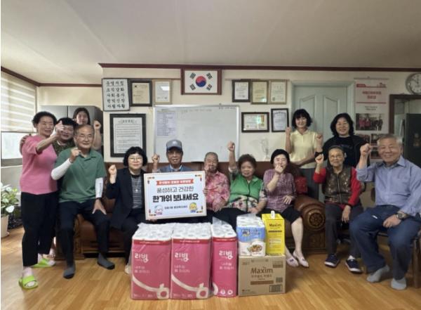 시흥시 정왕4동, 추석 앞두고 경로당 찾아 어르신 안부 살펴 기사 이미지
