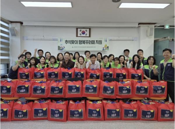 시흥시 정왕3동 지역사회보장협의체, 취약계층 30가구에 추석 행복꾸러미 전달 기사 이미지