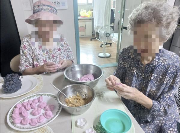 안산시 단원보건소, 홀로 사는 어르신 대상 방문형 우울 예방 프로그램 운영 기사 이미지