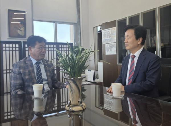 조규일 진주시장, 연이은 상경 투쟁 이어 국회 김정호 기후위원장 면담 기사 이미지