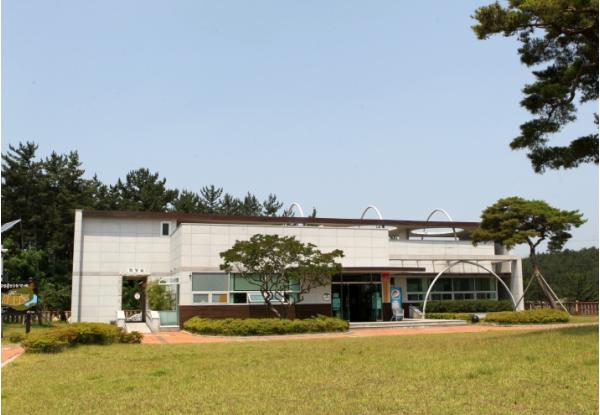 함안군, 안전하고 편안한 추석 성묘 지원 위해 공설장사시설 운영 준비 마쳐 기사 이미지