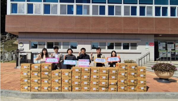 포천시 군내면 방위협의회, 취약계층에 라면 50박스 기탁 기사 이미지