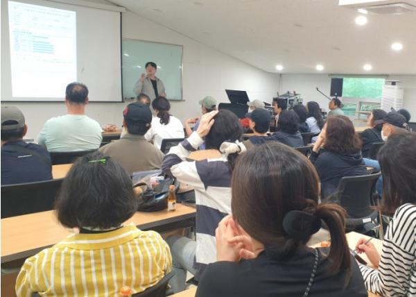 김포시, 시민과 함께 친환경농자재 제조 실습 열어 기사 이미지