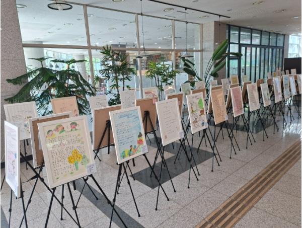 울산교육청, 성인 문해교육 시화 작품 43점 순회 전시 기사 이미지