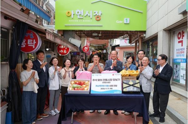서울시 마포구 유동균 청장, 아현시장 장보기로 한가위 정 담아 기사 이미지