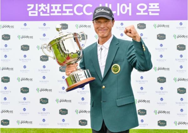 박성호, ‘김천포도CC 시니어 오픈’에서 생애 첫 승 달성