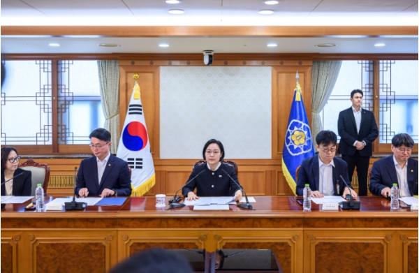 한성숙 국무총리, 글로벌 AI 허브 추진위원회 회의 개최…선언을 넘어 실행으로