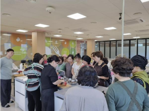 봉화군 우리음식연구회, 초코 사과 찹쌀떡 특별교육 실시 기사 이미지