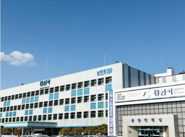 경산시 아진산업 임직원 360여 명, 하양 마늘농가 일손 보태 기사 이미지