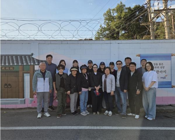 파주시 파주읍, 두원공과대학교 협업으로 담장 벽화 조성 마무리 기사 이미지