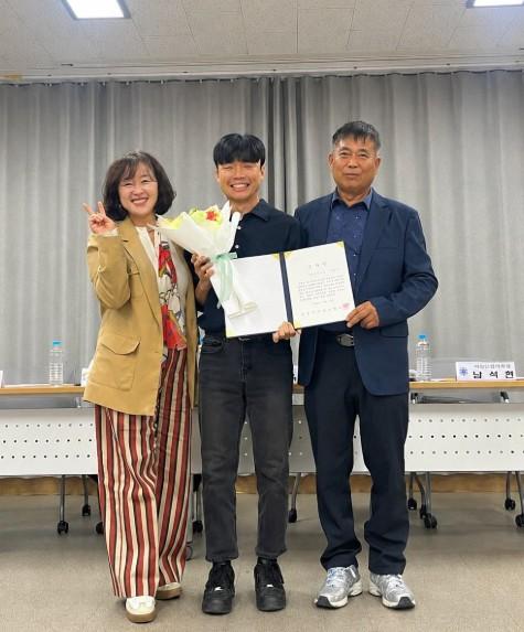 이천시 설성면 이장단, 주요 사항 공유 및 직원 감사장 전달 기사 이미지