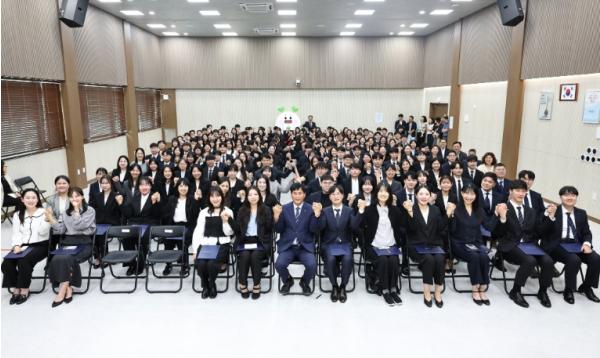 인천 검단구, 신규 공무원 임용장 수여식 및 적응 교육 개최... 신속한 조직 적응 지원 기사 이미지