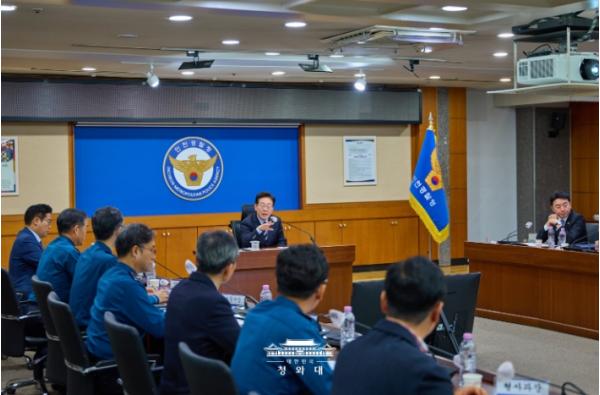 이재명 대통령, 인천 대형마트 흉기 난동 사건 대응 현황 점검을 위한 인천경찰청 방문 