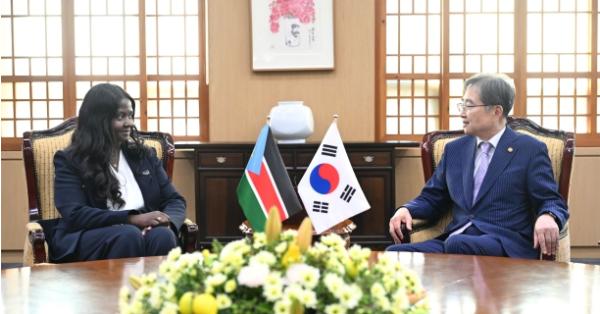 조현 외교부 장관, 남수단 대통령특사 면담