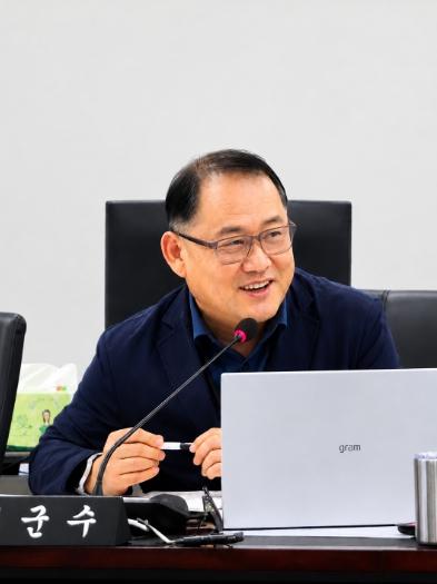 성남시의회 이군수 의원, “예산은 못 쓰고, 광역철도 협의는 소극적… 신상진 시장, 시정 책임 다해야”