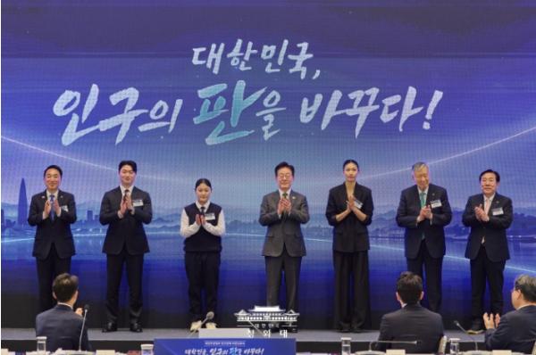 이 대통령 '규모 넘어 질적 성장으로…인구정책 대전환 필요'
