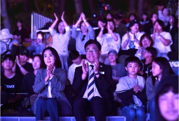 김포시, 환상적 가을밤 연 낭만 수변 ‘2026 라베니체 축제’, 시민·지역상권 웃었다