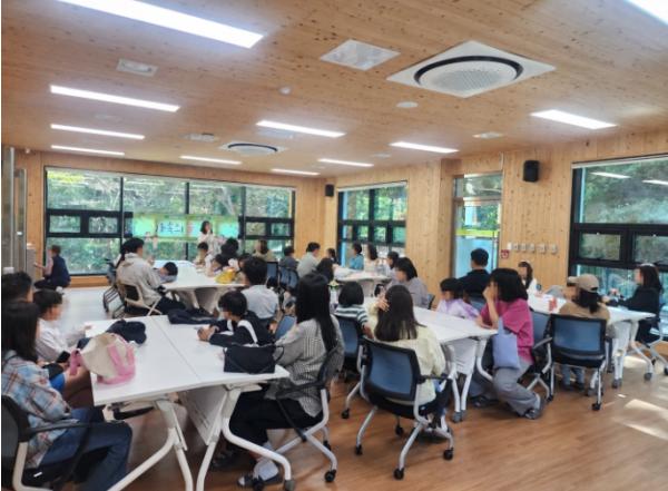 거제시청소년상담복지센터, 가족소통 프로그램 ‘가족의 숲’ 성료 기사 이미지