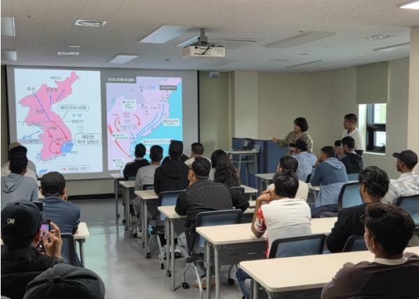 거제시, 모범 외국인노동자 지역 역사· 문화 탐방 실시 기사 이미지