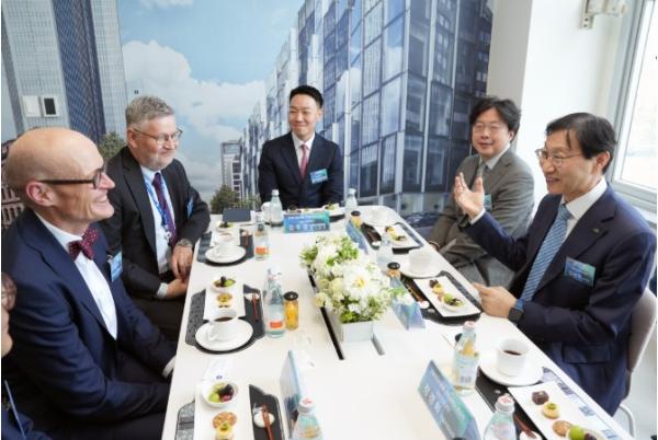 독일계 글로벌 운용사 DWS자산운용 전주사무소 개소...‘글로벌 금융도시’ 도약 속도