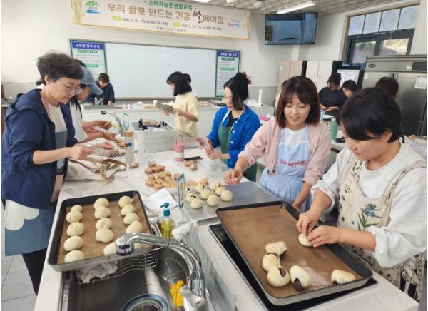 계룡시, 우리 쌀 활용 ‘건강 쌀베이킹’ 과정 성료 기사 이미지