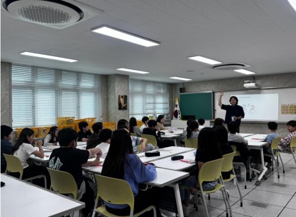 진천군, ‘문해력 향상을 위한 찾아가는 독서토론회’ 성황리 마무리 기사 이미지