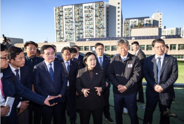 한성숙 국무총리, 제7차 주택공급 현장점검(舊 공항고등학교 부지) 기사 이미지