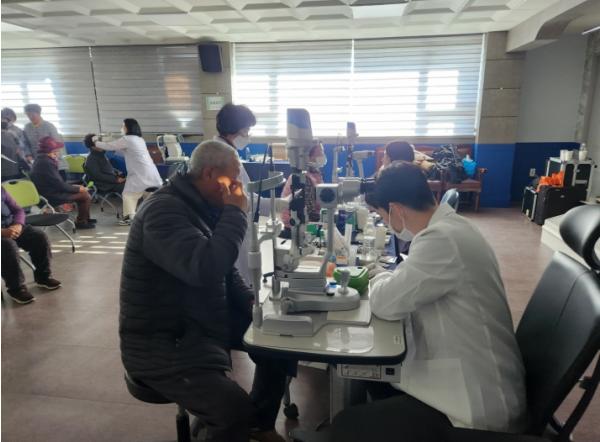청도군, 찾아가는 무료 안과 이동검진 실시 기사 이미지