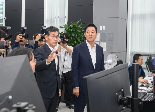 이기재 양천구청장, 'U-양천 통합관제센터' 찾아 '동행안심벨' 긴급신고 대응체계 점검 기사 이미지