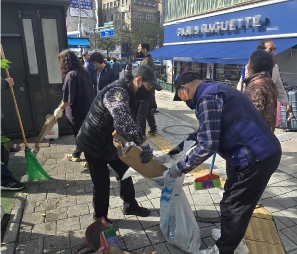 '거리는 깔끔하게, 발걸음은 편안하게~' 관악구, 민관이 한마음으로 안전한 거리 조성 기사 이미지