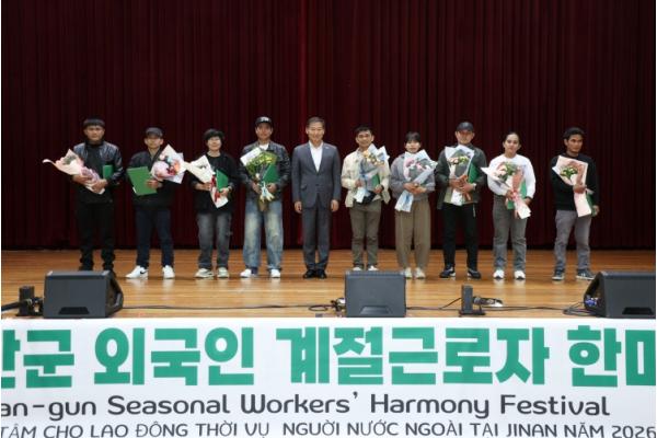 진안군, 농가와 외국인 계절근로자가 함께하는 ‘화합 한마음 대회’ 개최 기사 이미지