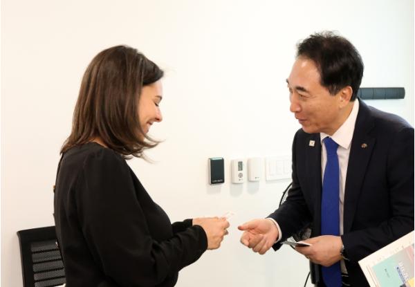 충남도, ‘AI 기본사회’ 선진 모델과 협력 ‘물꼬’ 기사 이미지