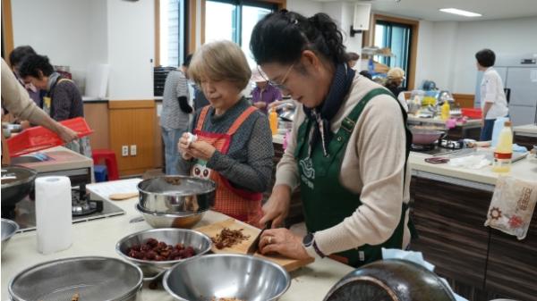 무주군, 지역 농산물 활용 가치 높인다! 여성농업인 대상 ‘천마 활용 디저트 교육’ 눈길 기사 이미지