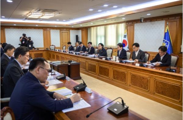 한성숙 국무총리, 제4차 범부처 주택 신속공급 점검회의 주재