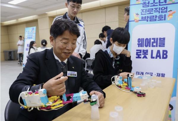 미래 기술 체험부터 진로 특강까지… 대전 대덕구, 청소년 진로직업 박람회 개최 기사 이미지