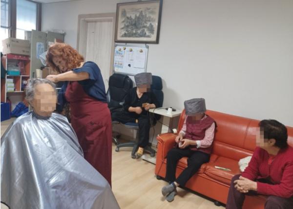 고양시 행신2동 지역사회보장협의체, 독거어르신 대상 미용봉사·찾아가는 복지상담 실시