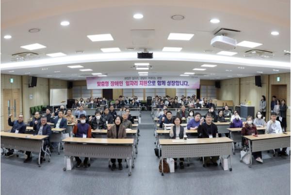 강동구, 장애인 201명에 자립 돕는 일자리 제공… 새로운 도전의 장 연다 기사 이미지