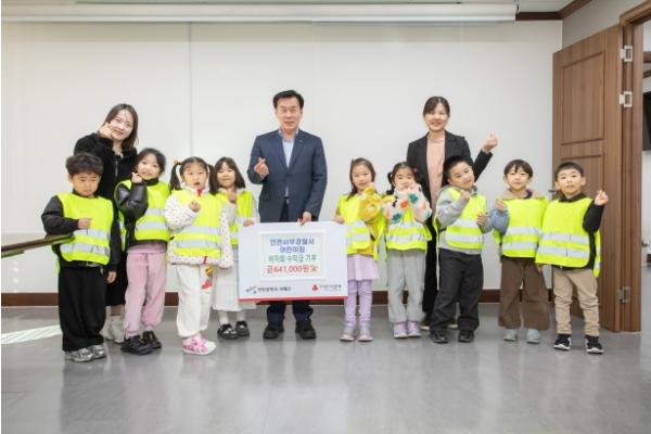 서해구, 서부경찰서 어린이집으로부터 이웃돕기 성금 전달받아 기사 이미지