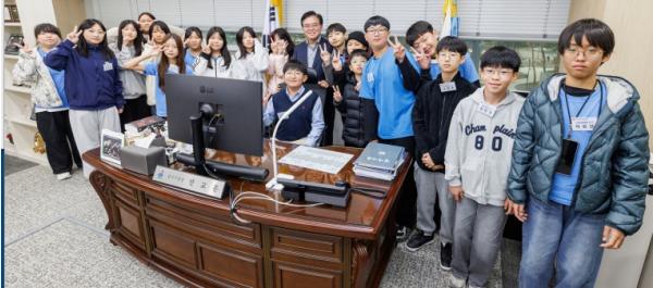 “구청장 인터뷰할게요” 초등생의 당찬 제안, 강서 신청사에서 이뤄졌다 기사 이미지