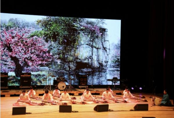 연천교육지원청, '연천, RAS愛 물들다' 문화예술공연 개최, 21개 학생팀의 다채로운 무대... 학생·교사 등 800여 명 함께해 기사 이미지