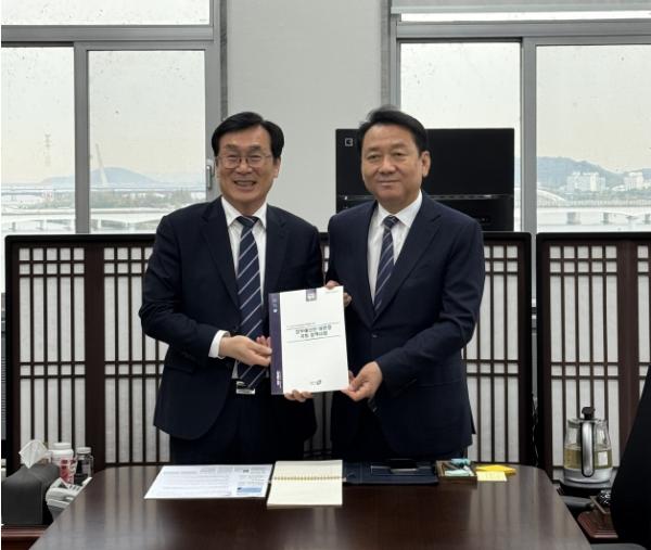 이장섭 청주시장, 국회 방문… 정부예산 증액 및 청주시 특례시 지정 총력전 기사 이미지