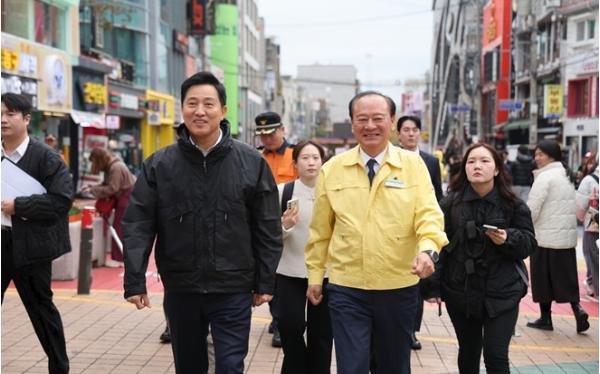 유동균 마포구청장, 오세훈 서울시장과 홍대 핼러윈 안전점검 나서