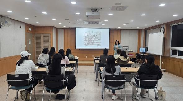“스피치·AI부터 제빵까지”...하동군가족센터, 결혼이민자 정착 지원 박차 기사 이미지