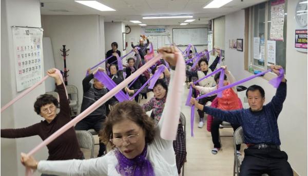 오산시 신장1동, 경로당 찾아 어르신 활력 충전…'건강리더와 함께하는 활력 한스푼' 기사 이미지