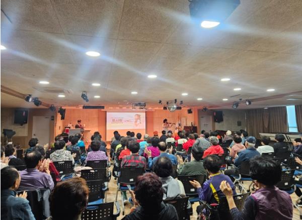 부산 사상구, ‘똑똑! 찾아가는 행복콘서트’ 4회차 공연 개최  기사 이미지