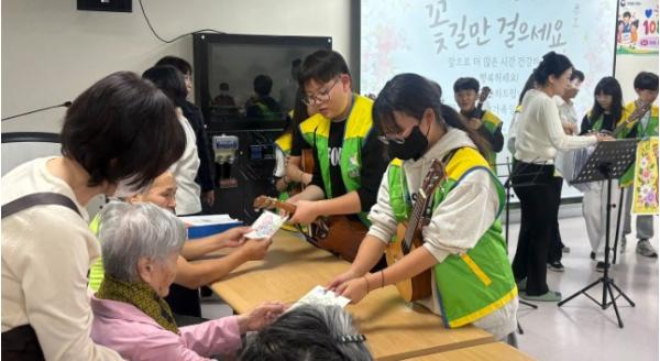 광주시 청소년방과후아카데미, 어르신과 재능 나눔으로 세대 간 소통 기사 이미지