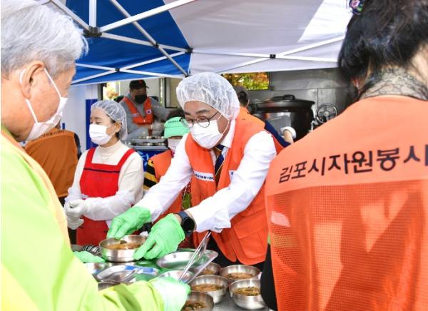 김포시, 취약계층 위한 ‘IBK 사랑의 밥차’ 올해 23회 여정 아름다운 마무리 기사 이미지