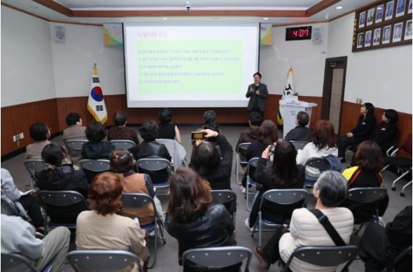 제주시, ‘시와 노래의 만남’ 시민 대상 글쓰기 특강 개최 기사 이미지