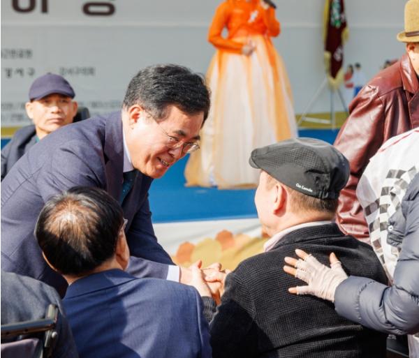 “구청장 참 한결같네” 진교훈 강서구청장, 장애인 행사 찾아 소통 기사 이미지